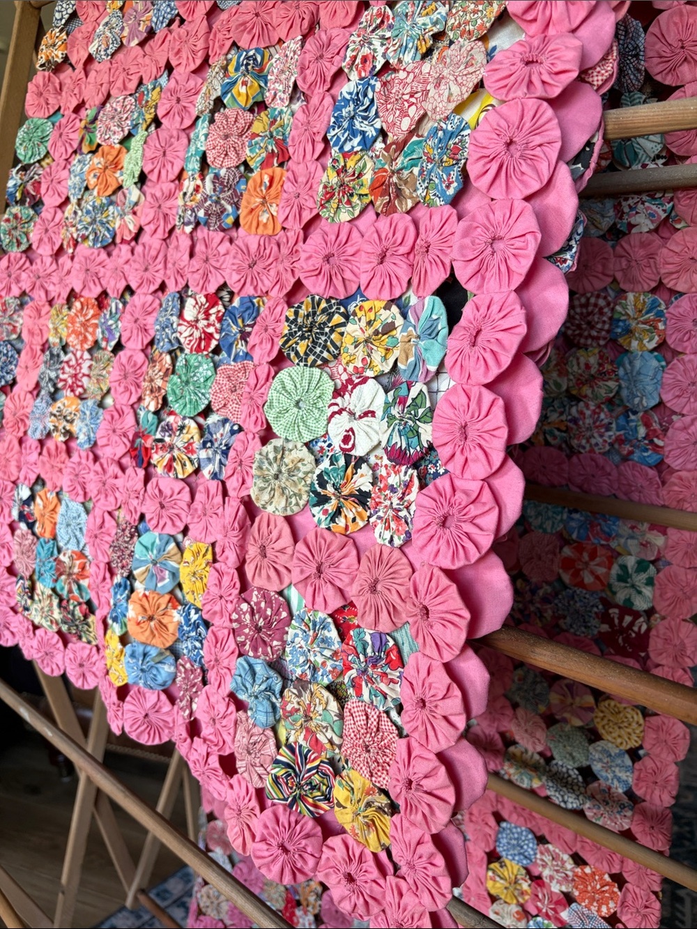 Handmade Vintage 1940s Yo-Yo Quilt 81” x 94”